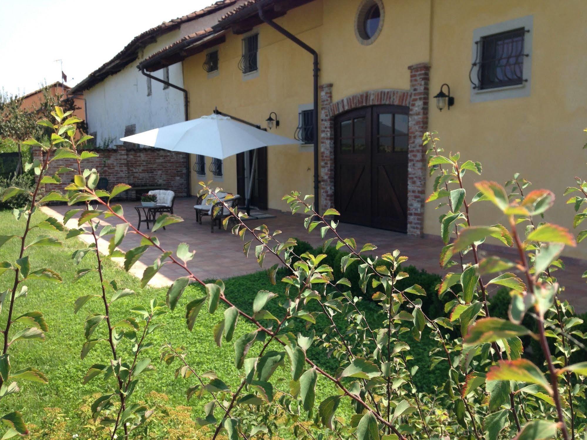Quattro Gatti Bed & Breakfast Airasca Eksteriør bilde