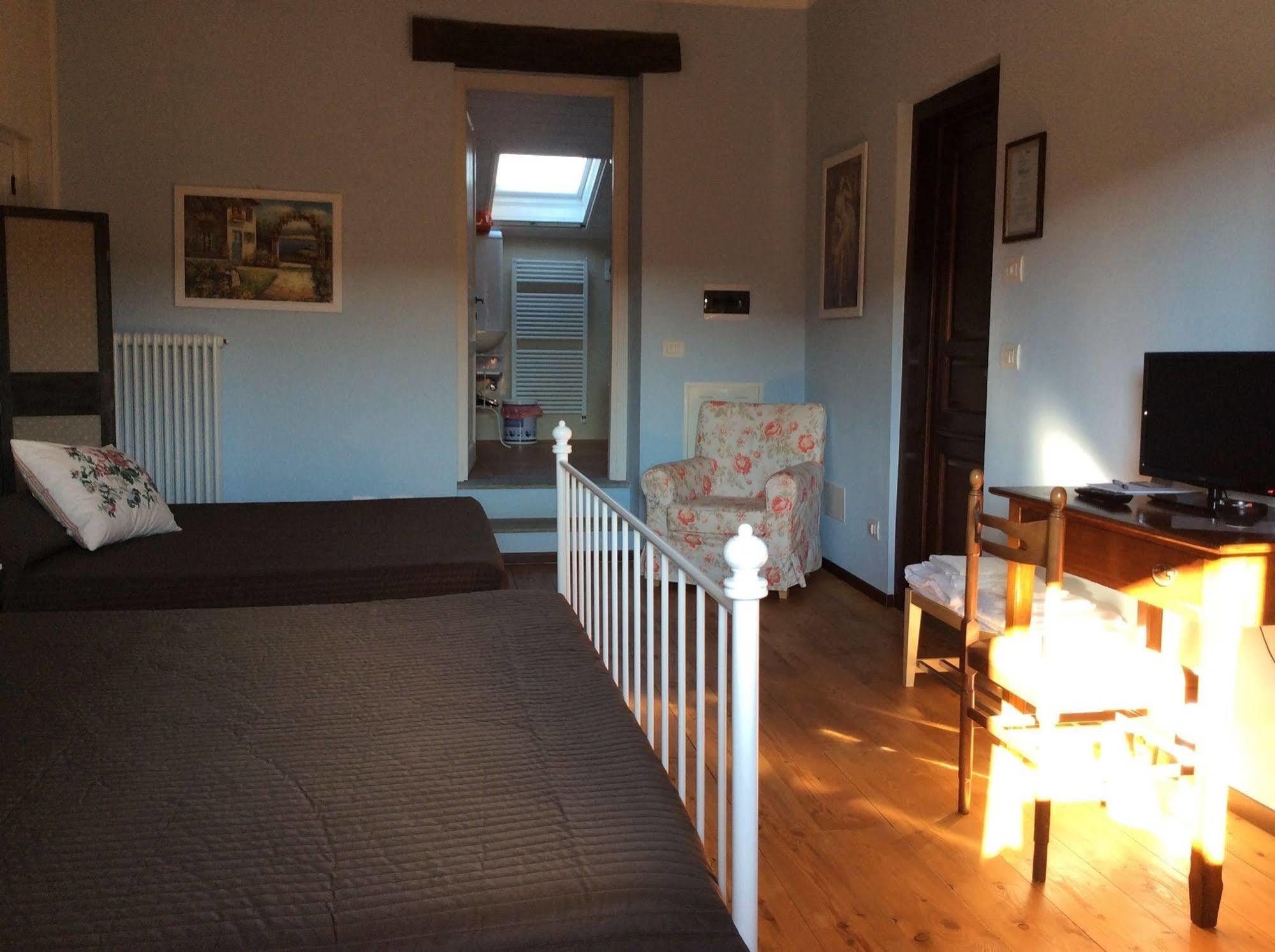 Quattro Gatti Bed & Breakfast Airasca Eksteriør bilde